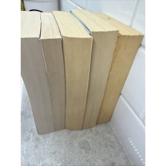 Spicy romance novels lot of 5. Very good condition. - Picture 10 of 10